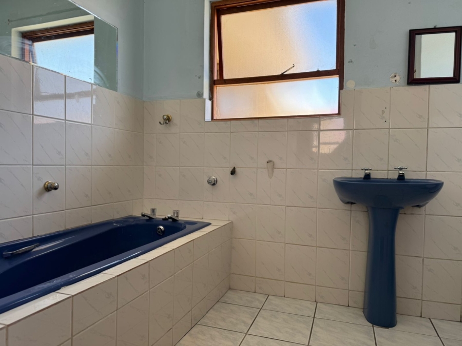 4 Bedroom Property for Sale in Glenlilly Western Cape